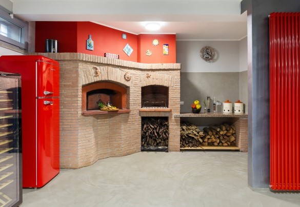Second kitchen, equipped and furnished with a wood-burning oven in the basement – Villa Tiberio