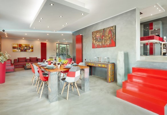 Open space living area and dining area with steps leading to the kitchen – Villa Tiberio