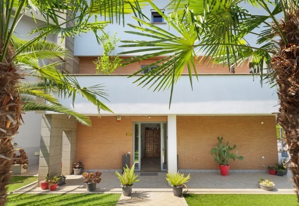 Main entrance – Villa Tiberio