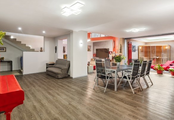 Open space in the basement with TV room, fireplace and SPA area – Villa Tiberio