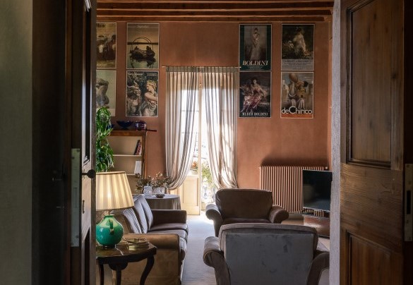 The big living room with TV on the 1st floor - Villa Torre di Terzolan