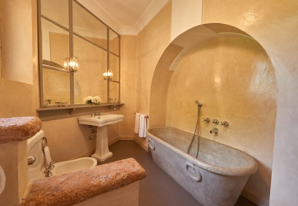 Bathroom with marble bathtub n.4	 - Villa Torre di Terzolan