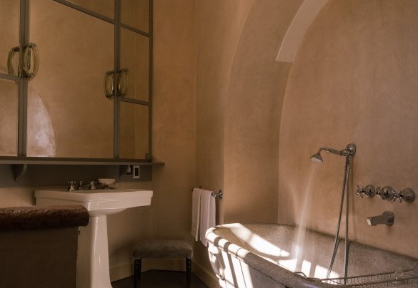 Bathroom with marble bathtub n.4	 - Villa Torre di Terzolan