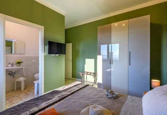 Bathroom with shower n.1 on the ground floor – Villa Traiani