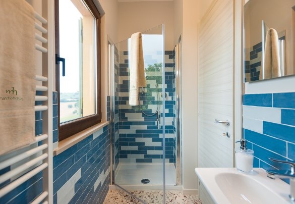 Ensuite bathroom with shower no. 3 on the first floor – Villa Traiani