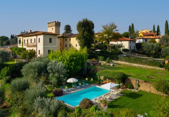 The rectangular pool, measuring 12 x 5 m with a constant depth of 1.40 m - Villa Treggiaia