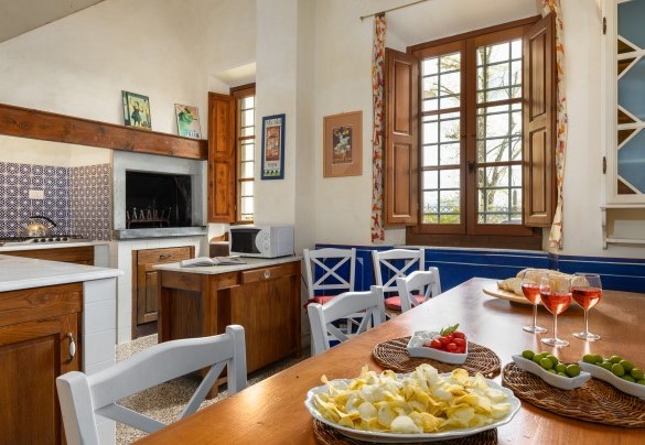  Kitchen with dining area closed to the living room on ground floor - Villa Treggiaia