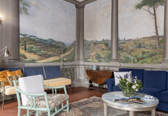 The living room with access to the garden through a large French window - Villa Treggiaia