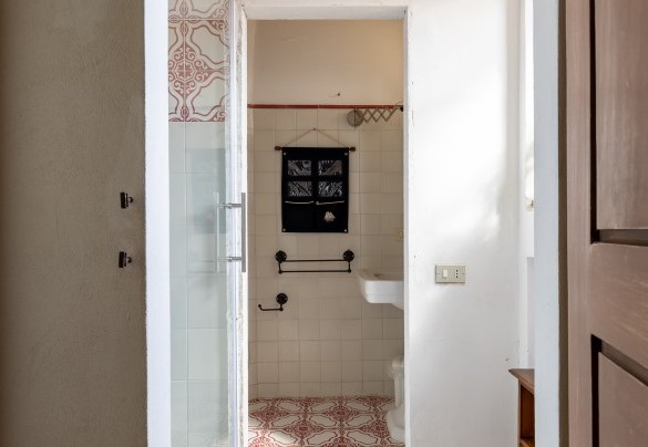 Bagno con doccia n.6 piano secondo nella torre - Villa Treggiaia