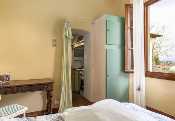 Camera con letto matrimoniale piano primo nella torre - Villa Treggiaia