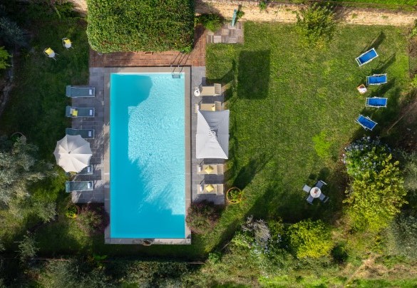 The pool is about 20 metres from the villa and is completely fenced  - Villa Treggiaia