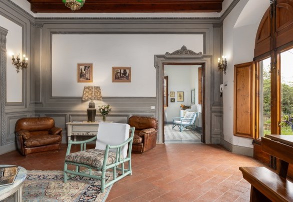 The living room communicates with a double bedroom n.1 on ground floor - Villa Treggiaia