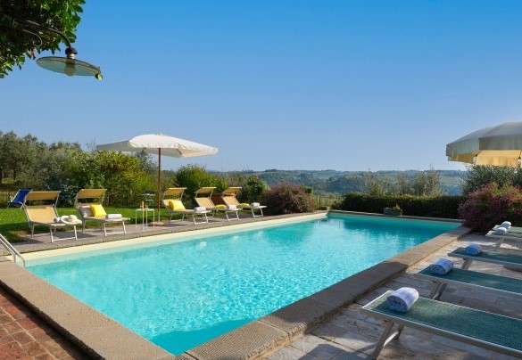 It is an excellent base for exploring the nearby attractions of Florence and Chianti - Villa Treggiaia