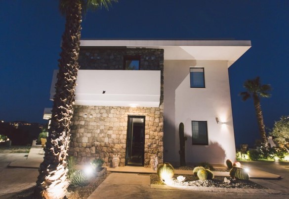 entrance on the evening - Villa Triscele