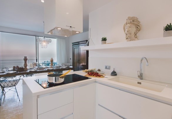 kitchen with sea view - Villa Triscele