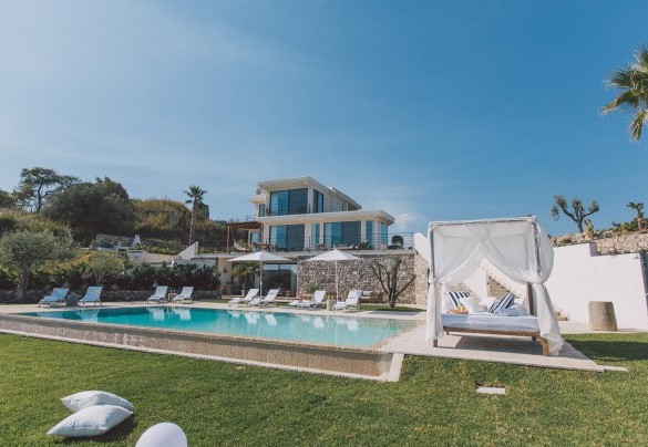 Garden and pool - Villa Triscele