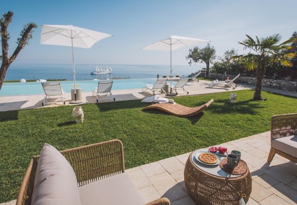 Relax zone near pool - Villa Triscele