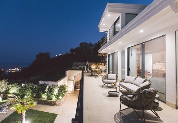 outdoor living on the evening - Villa Triscele