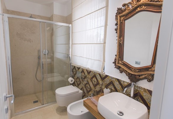 second double room with bathroom en suite at first floor - Villa Triscele