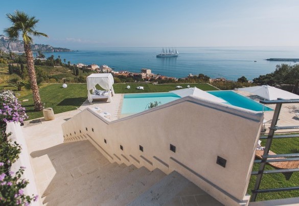 stairs for go to the pool - Villa Triscele