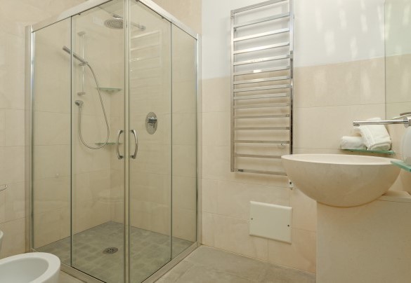 Bagno con doccia n. 4 – Villa Typha