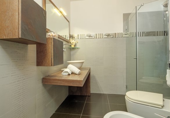 Bagno n. 3 con doccia en-suite alla camera n.4 – Villa Typha