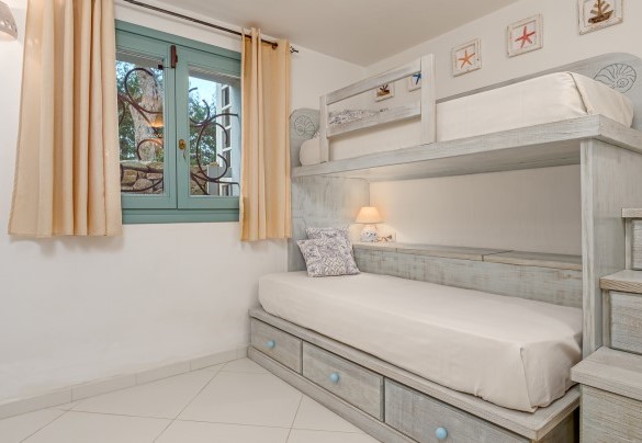 Camera doppia con letti a castello e bagno en suite con vasca n. 2 – Villa Typha