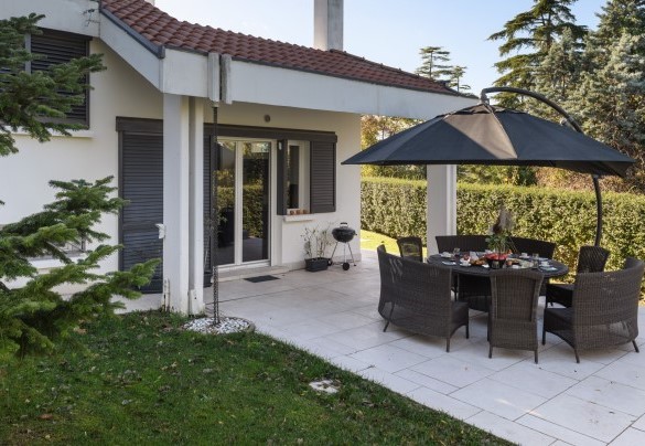 Zona pranzo esterna – Villa Vae Victis