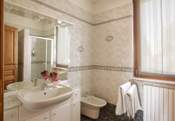 Bagno en suite n. 3 con doccia - Villa Valchero