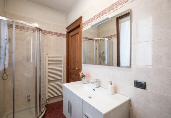 Bagno con doccia n. 1  - Villa Valchero