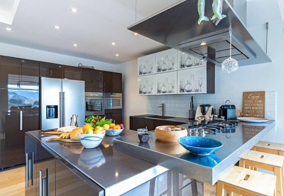 La moderna e luminosa cucina - Villa Veretium