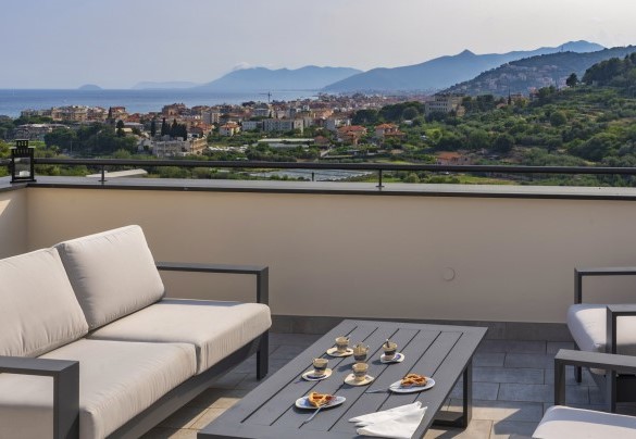 La panoramica terrazza al primo piano - Villa Veretium