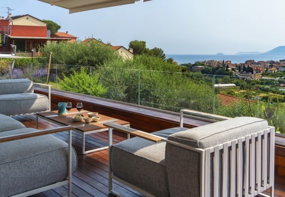 Il salotto esterno nella grande terrazza panoramica - Villa Veretium