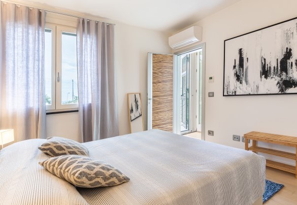 La camera matrimoniale n° 3 con accesso ad un grande terrazzo - Villa Veretium