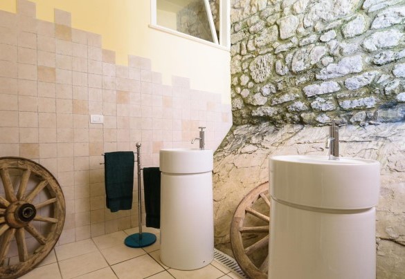 Service bathroom with shower in the annex - Villa Vittoria D'Anghiari 