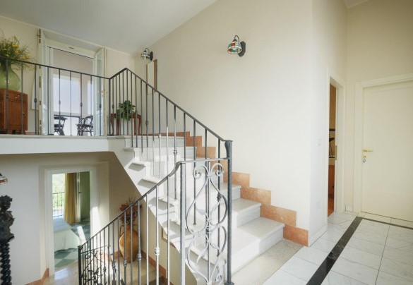  Stairs leading to the first floor - Villa Vittoria D'Anghiari
