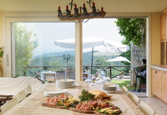  Kitchen in the annex located between the outdoor dining area and the main house - Villa Vittoria D'Anghiari