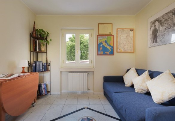 Study room with sofa bed - Villa Vittoria D'Anghiari