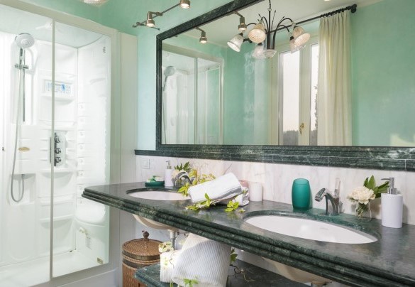 Bathroom with hydro-massage shower on the first floor - Villa Vittoria D'Anghiari 