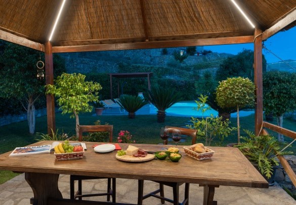 Looking for food and wine products of the region including the fine red wines "Pornassio" and "Ormeasco" - Villa Vittorio