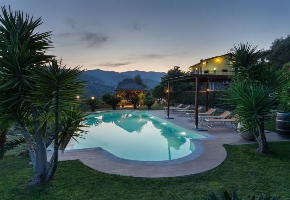 The pool is equipped with internal lighting to create magical night atmospheres - Villa Vittorio