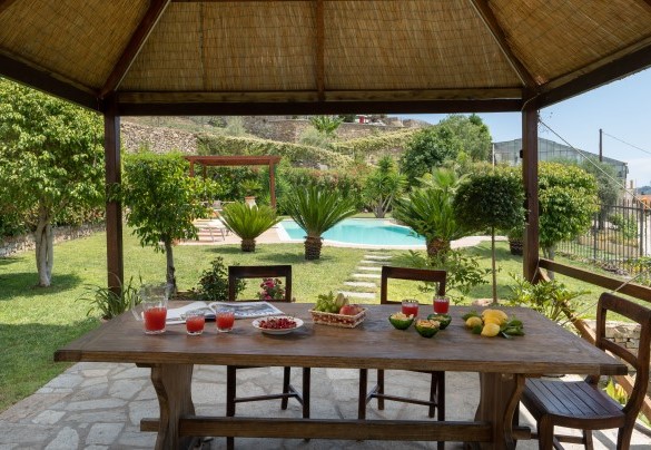 The gazebo next to the pool to give shade and refreshment to the long sunny summer days - Villa Vittorio
