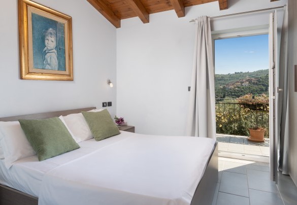 .......... communicating with the large panoramic terrace - Villa Vittorio