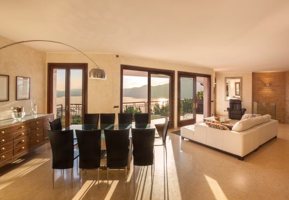 The dining table in a panoramic position - Villa Viù