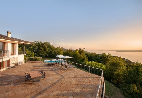 The panoramic terrace outside the living room - Villa Viù