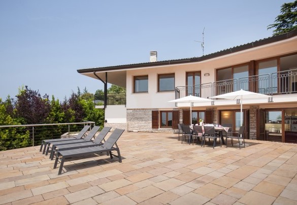 The large panoramic terrace - Villa Viù