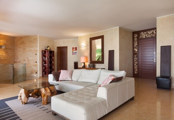 Ground-floor living room with dining table and sitting area - Villa Viù
