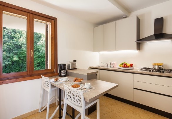 Modern kitchen on the ground floor - Villa Viù