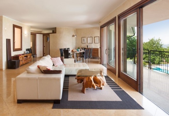 Ground-floor living room with magnificent panoramic view	- Villa Viù