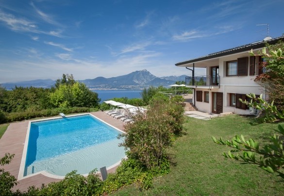 The pool measures 10 x 5 meters - Villa Viù
